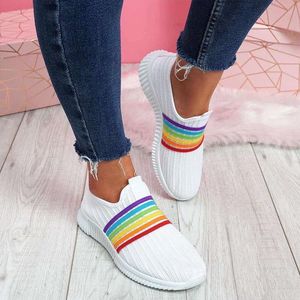 Sandálias 2021 Moda Feminina Tênis Arco-Íris Malha Artesanal Vulcanizada Lazer Sapatos Baixos Verão Casual Senhoras Menina Plus