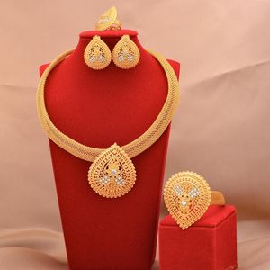 Nupcial Com Jóias De Ouro venda por atacado-Brincos Colar Dubai Jewelry Conjuntos k banhado a ouro Luxo Africano Presentes de Casamento Africano Bridal Pulseira Anel Jóias De Jóias Para As Mulheres