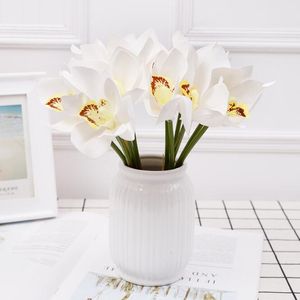 Künstliche Blumen 6 Köpfe Cymbidium-Bündel 3D Home dekorativer Schmetterlings-Orchideen-Blumenstrauß Hochzeitshintergrund