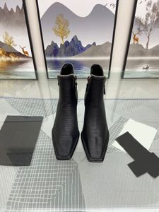 2021 Luxus-Damen-Kurzstiefel mit niedrigem Absatz, quadratischer Kopf, Metallketten-Design, lässige Retro-Schuhe, Größe 34–40