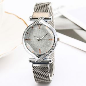 Star tarcza o średnicy 26 mm Prosty temperament Diamond Women Watch Maganetic Bluckle Wygodna siatkowa kwarcowa kwarc żeńskie zegarki na nadgarstek