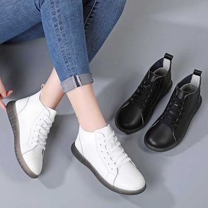 Aardimi novas mulheres esportes botas de tornozelo senhoras sapatos de couro genuíno mulher lace up borracha botas de borracha senhoras apartamento com botas de mujer y0914