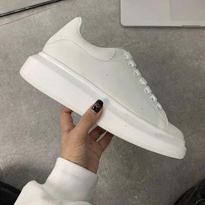 Högkvalitativ klänningskor designer klassisk lyx herr mode casual kvinnor sneakers mocka platt sneakers för festälskare svart vit läder rosa grå blå