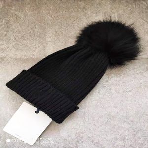 Casual Designer Män och kvinna ull kepsar stickad hatt mode damer vinter hattar för märke keps Tide broderi