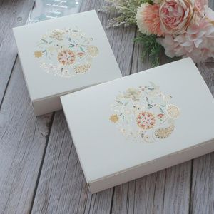 Regalos de regalos Tamaño de oro Blanco Ronda piezas Caja de papel de chocolate Macaron favor para la boda Fiesta de cumpleaños Regalos T30