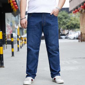 Jeans elasticizzati da uomo Plus fertilizzante Plus Size Pantaloni a gamba larga allentati Fat Casual Fashion Straight Wear Pants 210531