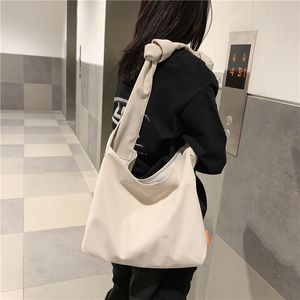 HBP Canvas Bag Chic Class Messenger Mori Department of Japanese and Koreanska studenter Stor kapacitet Kvinnlig kanfas lat vind