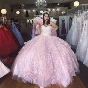 Sukienki różowe quinceanera dekolt dekolt zamiatanie pociągu Tiul Tiulle Tiulle Tiulle Gack koronkowy aplikacja