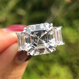 Lotusmaple 3 돌 Moissanite Center 2.5, 3.5, 5.0 캐럿 Asscher 2pcs 각각 0.5ct 에메랄드 측면 돌 솔리드 14K, 18K 금, 백금 950 결혼식, 약혼 반지