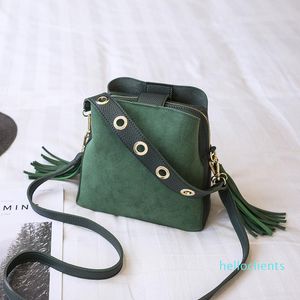 Sacos de ombro Moda Scrub Mulheres Bucket Bag Vintage Tassel Messenger Alta Qualidade Retro Simples Crossbody Tote para