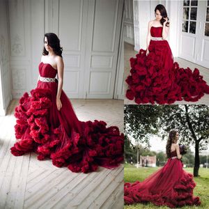 Lyx A Line Evening Dresses Ruffles Puffy Tulle Prom Klänning Med Bling Pärlor Ärmlös Formell Prom Party Gowns Custom Made Robe de Mariée