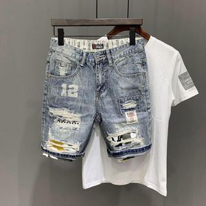 Mäns jeans grossist 2021 koreanska mode män avslappnad tiggare hål denim shorts märke tryckt lapp rippade korta byxor 46
