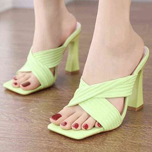 Pantofole Scarpe eleganti con tacco a pieghe da donna New Summer Sexy 11 5 Cm Sandali con diapositive alte Suqare Toe Design 220308