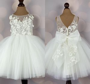 White Ivory Tuleleかわいい花の女の子の女の子の女の子のドレス2021 Sheer Neck 3Dフローラルレースアップリケ男女の子子供誕生日Prom Gowns Bow First Commondion Dress AL9170