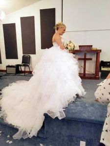 2022 Luxury Beaded Embroidery Ball Gowns Wedding Dresses Princess Gown Corset Sweetheart Organza Ruffles Cathedral Train Bridal Dr257v
