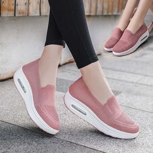 Kvinnor Wedge Sneakers Utomhus Luftkudde Sportskor Lätt Breathable Fashion Slip-On Socks Footwear Kvinna Swing Shoes 211014