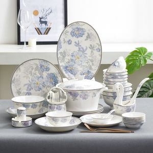 Elegante Fiore Set di Stoviglie in Porcellana Cinese Luce di Lusso Bone China Set da Pranzo Piatto Piatti Pentola Ciotola Cucchiaio per 10 Persone