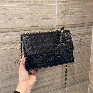 Classic retro one Shoulder cossbody Clutch bags luxurys designer envelope lady high quality the party is special promotion casual chain wallet small square bag