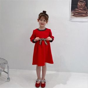 赤い女の子のドレスファッションの冬の長袖Oネックプラスベルベット暖かい幼児の女の赤ちゃんVestirの宴会パーティー王女のドレス