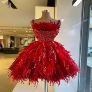 Seksi Kırmızı Tüyler Balo Kokteyl Elbiseleri Pırıltılı Payetler Balo Kısa Kolsuz Akşam Parti Elbise Kadın Örgün Önlükler PRO232 Giymek