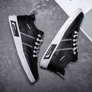 2021 Arrivo scarpe da corsa sportive mid-top moda uomo nero grigio beige tendenza giovani