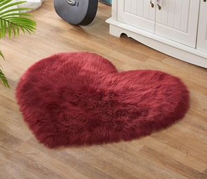 2021 Śliczne brzoskwiniowe serce dywan domowy Tekstylia wielofunkcyjna pluszowa salon w kształcie serca bez poślizgu siedzenie
