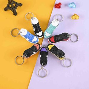 Keychains Jitter creative mini sports shoes keychain, tiktok car key pendant, student bag Pendant