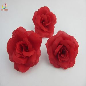 100 Stück künstliche Blumen Seidenrosen Blütenköpfe für Hochzeitsdekoration Party Scrapbooking 7 cm roter Blumenkranz Zubehör dekorativ W