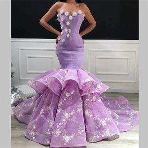 Lavendel sjöjungfrun kvällsklänningar med handgjorda blommor applikationer Sweetheart Tiered Long Prom Dress Party Wear Robe de Soiree