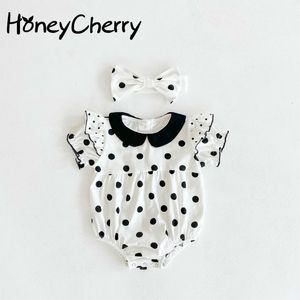 Sommar Baby Bodysuits Jumpsuit Girl Polka Dot Flying Sleeve Kort Bomull Triangel Crawling Kläder 210515