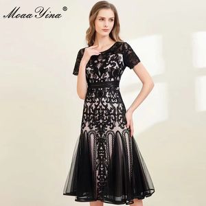 Fashion Designer Summer Black Mesh Dress Women's O Neck Short sleeve Embroidered Vintage Party Midi Vestidos 210524
