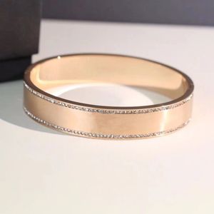 Designer di lusso Bracciale donna gioielli argento oro diamante piano gioielli in acciaio inossidabile mens lettera semplice per il tempo libero nessuna allergia mai sbiadire braccialetti Feng Shui