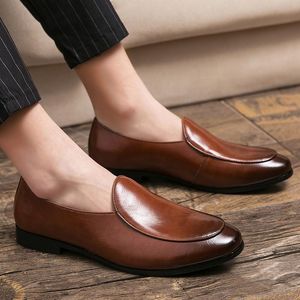 Sapato homem masculino confortável panos de couro casual tênis tênis escorregando em sapatos de homens de idade mocassins 244 s