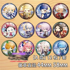 Pins, broches 12pcs redondo Anime Fate / Cosplay dos desenhos animados Brooch Brooch Coleção Acessórios Collectible Pin Backpack Sacos Kids DIY Brinquedos