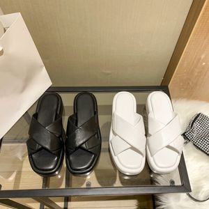 2021 Luxus-Hausschuhe Designer klassische Damenschuhe Mode Strand Plattform Slipper Damen Sandalen Leder High Heel