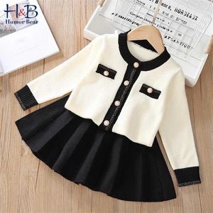 Humor Urso Meninas Roupas Outono Inverno Estudante Botão Cardigan Camisola de Manga Longa + Skirt Sets Baby Kids Children Roupas 211025