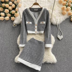 Abiti da lavoro stile europeo piccola fragranza tweed 2 pezzi set giacca donna cappotto crop top + gonna abiti di alta qualità elegante due set