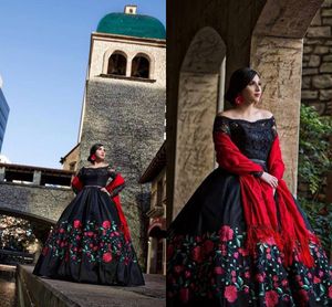 2022 Preto Charro Quinceanera Vestidos Longo Mangas Lace Flores Bordado Lace-Up Ball Vestido Prom doce 15 meninas vestido formal