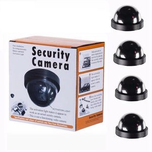 屋外のホームセキュリティのためのLEDライトが付いているセキュリティカメラシミュレートビデオジェネレータ監視ダミーセキュリティカメラ