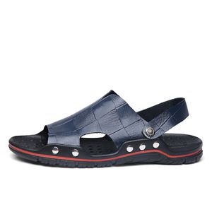 Promenader utomhus gräsmatta sandaler casual grossist toppkvalitet luxurys designers flip-flops mjuka botten trendiga sandstrand skor