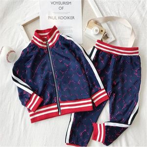 Set di abbigliamento per bambini Lettera Stampa Ragazzi Ragazze Giacca Cappotto Pantaloni Tute Manica lunga Outdoor Felpa con cappuccio sportiva per bambini Completo Camicie per neonato Abbigliamento sportivo