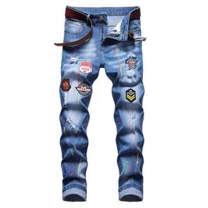 Mäns Badge Ripped Denim Jeans Trendy Painted Holes Slim Rak Byxor Blå Byxor G0104