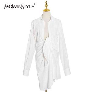 女性のための白い縞模様のRuchedシャツ長袖ハイウエストの不規則な裾のカジュアルブラウス女性ファッション210524