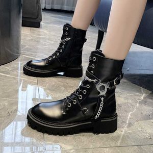 Scarpe da donna Stivaletti da donna Scarpe con plateau stile punk Goth Stivaletti stringati invernali Tacco grosso Catena sexy 2020 Femmes Bottes Y1018