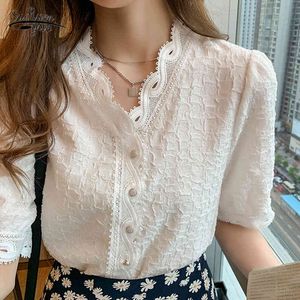 Vintage Lace med knapp Lady's Top Short Sleeve Sommarpuff Vit V-Collar Chiffon Blouse Slim Cardigan T Shirts 10051 210521