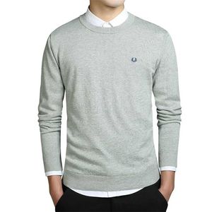 Mäns tröja pullover höst och vinter England stil O-Neck stickad ull Japansk kläder Solid Streetwear Men 211006