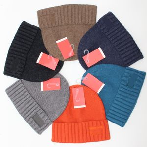 Vikad kant stickad hatt för män utomhus brev broderad randig ull hatt kärna-spun garn male beanie