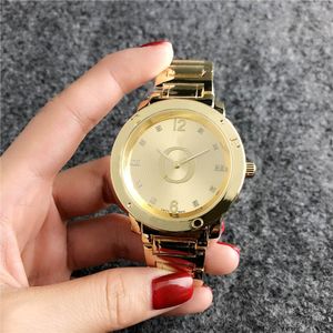 Orologi di marca di moda Orologio da polso al quarzo con cinturino in acciaio stile cristallo da donna Lady Girl P45