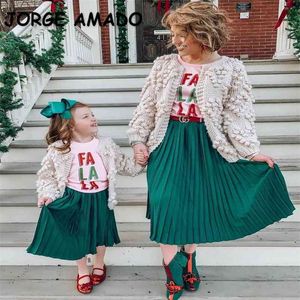 Sommarfamilj som matchar kjolar Soild Färg Pläterad Ruffle Outfits Mor och dotter Kläder E153 210610