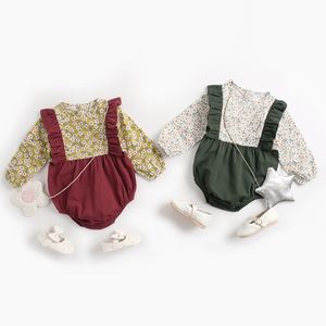 Född Baby Girls Floral Långärmad Kläder Rompers Vår Höst Fake Två Piece Toddler Triangle Jumpsuits 210429